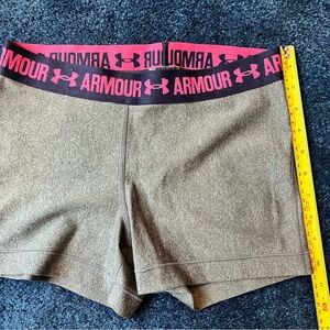 Under Armour heat gear womens M compression shorts